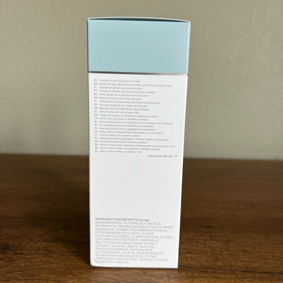 ESPA Hydrating Cleansing Milk. Scent Almond. - Picture 5 of 7